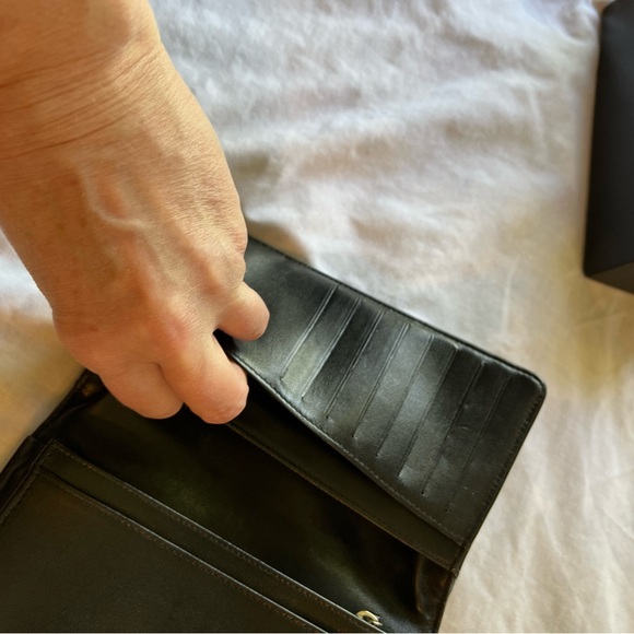 CHANEL 100% Authentic Black Patent Leather Wallet.  Like New. - Picture 11 of 13